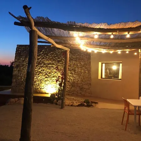 Trullo Dei Beneficati Feriehus